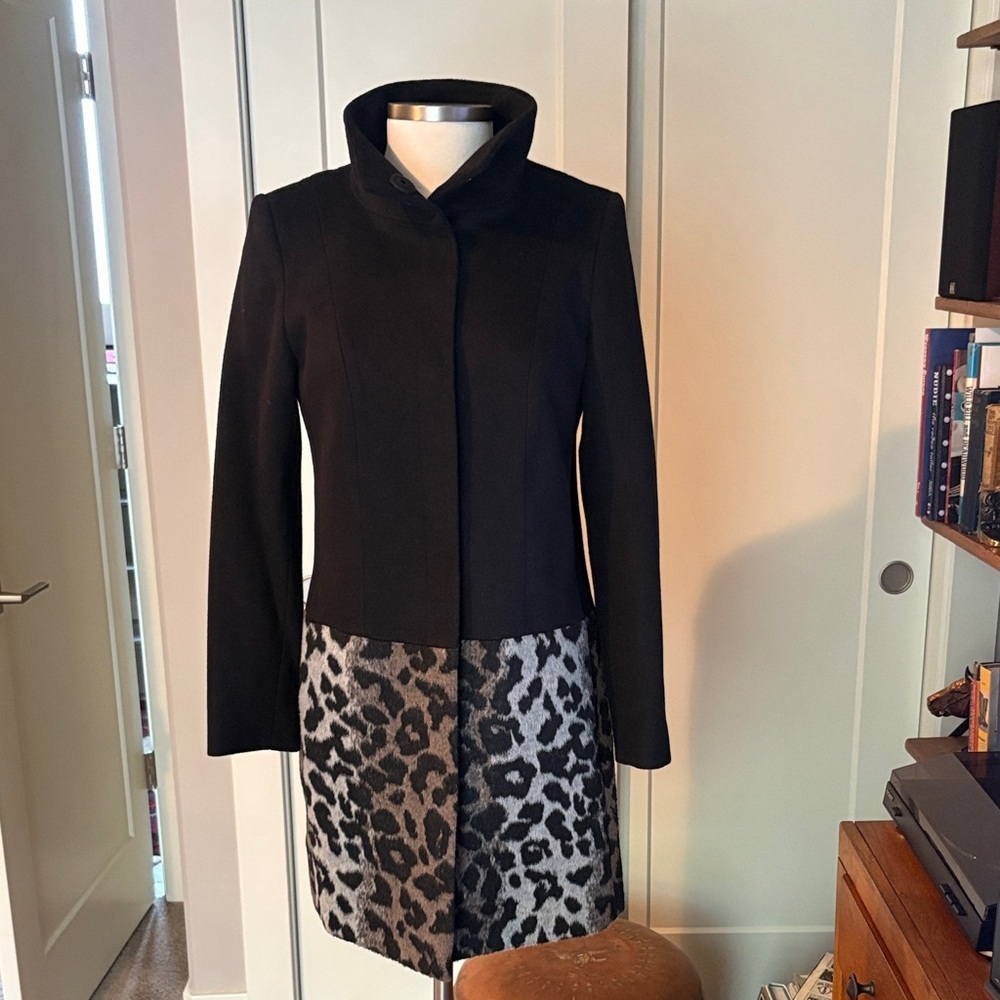 Tahari Black and Gray Leopard Print Women's fitted Coat. Like new!